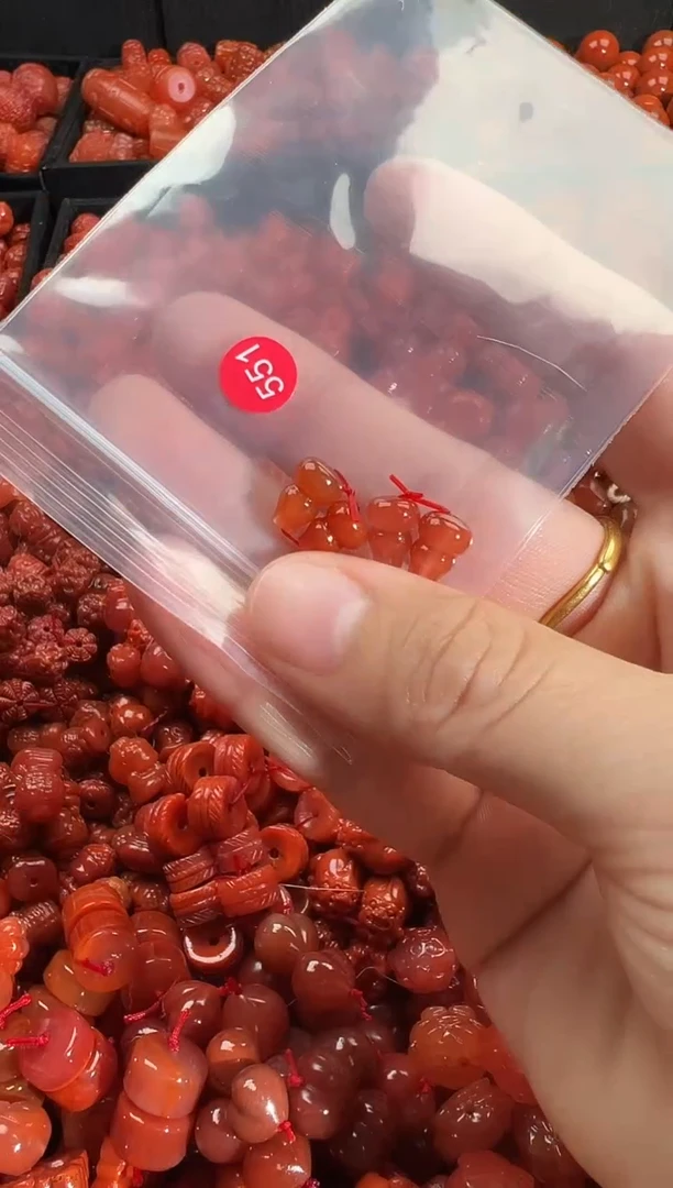 颈饰未镶嵌南红玛瑙1