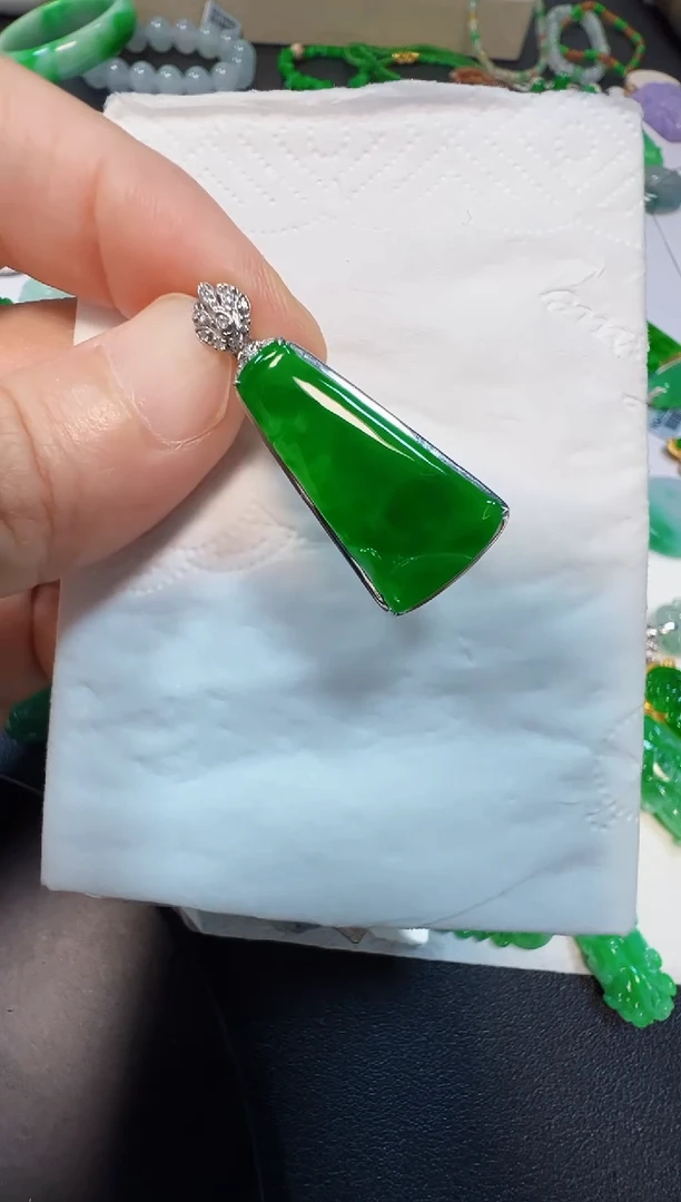 吊坠(不含链)18K金镶嵌翡翠4800