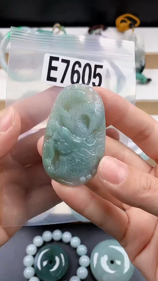 颈饰未镶嵌翡翠天然翡翠吊坠挂件