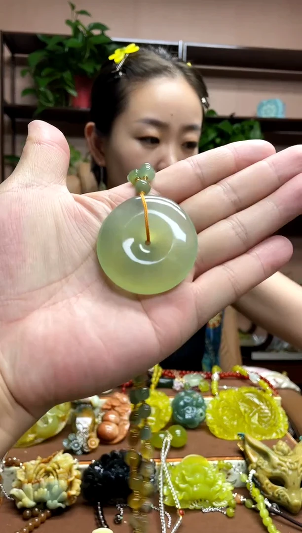 未镶嵌岫玉颈饰多样性发货发其中之一