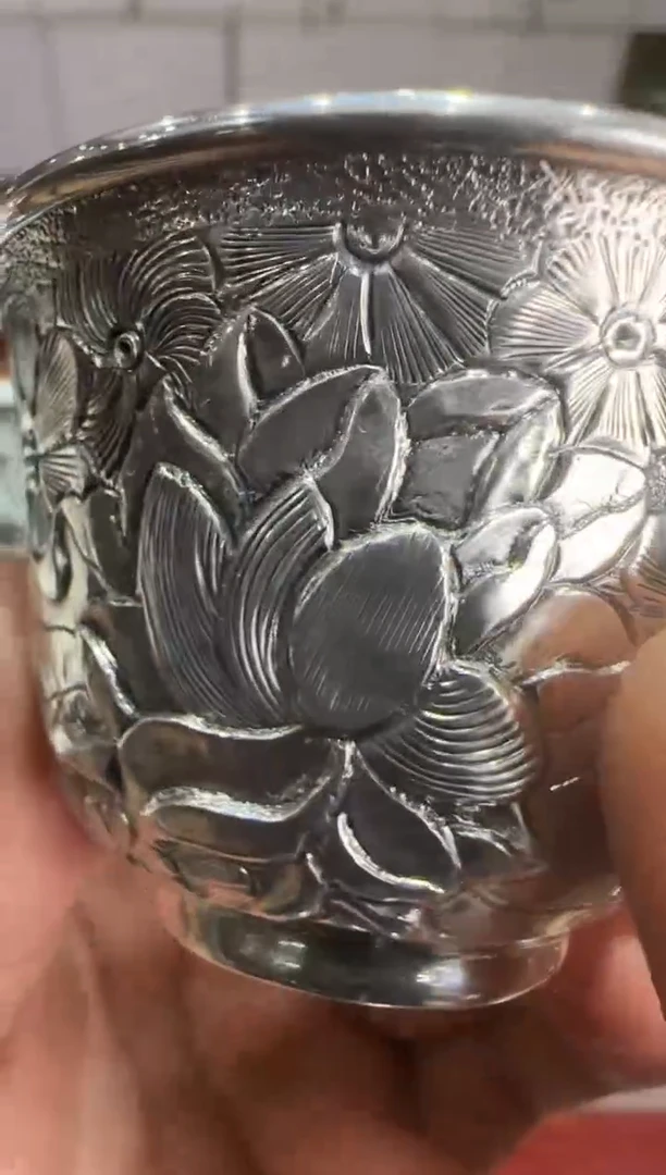 龙*飞足银999精工手工百花鏨刻双层主人杯