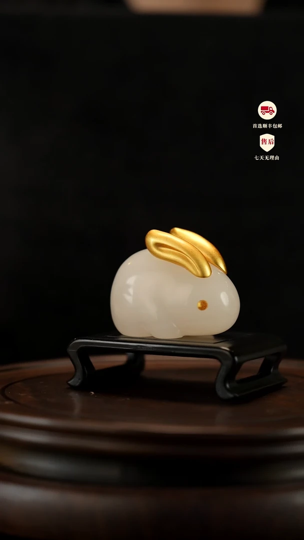 云南石荔枝白雕刻：玉兔摆件
