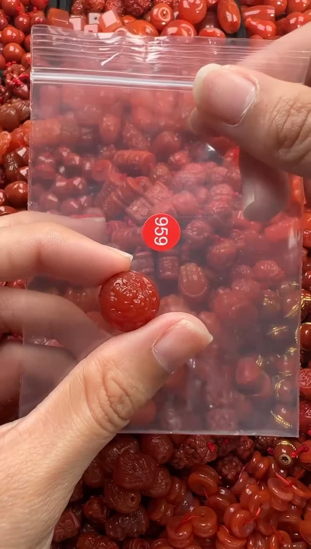 南红玛瑙未镶嵌颈饰1