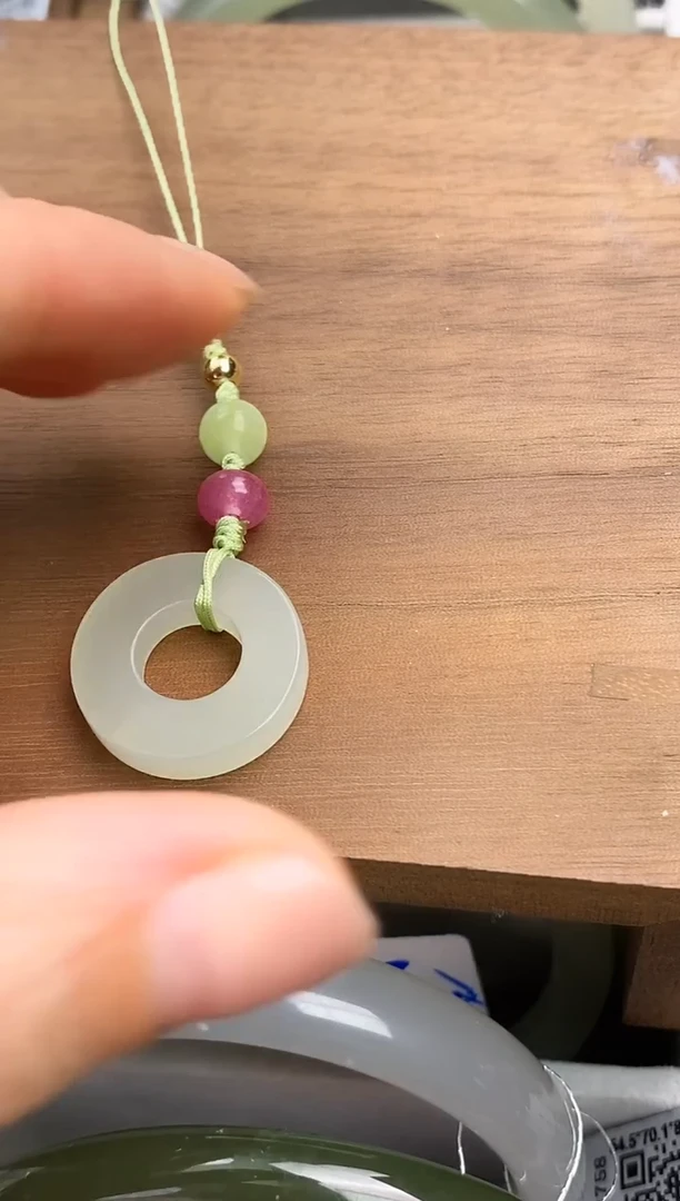 未镶嵌和田玉手机链葡萄肉换环形吊坠