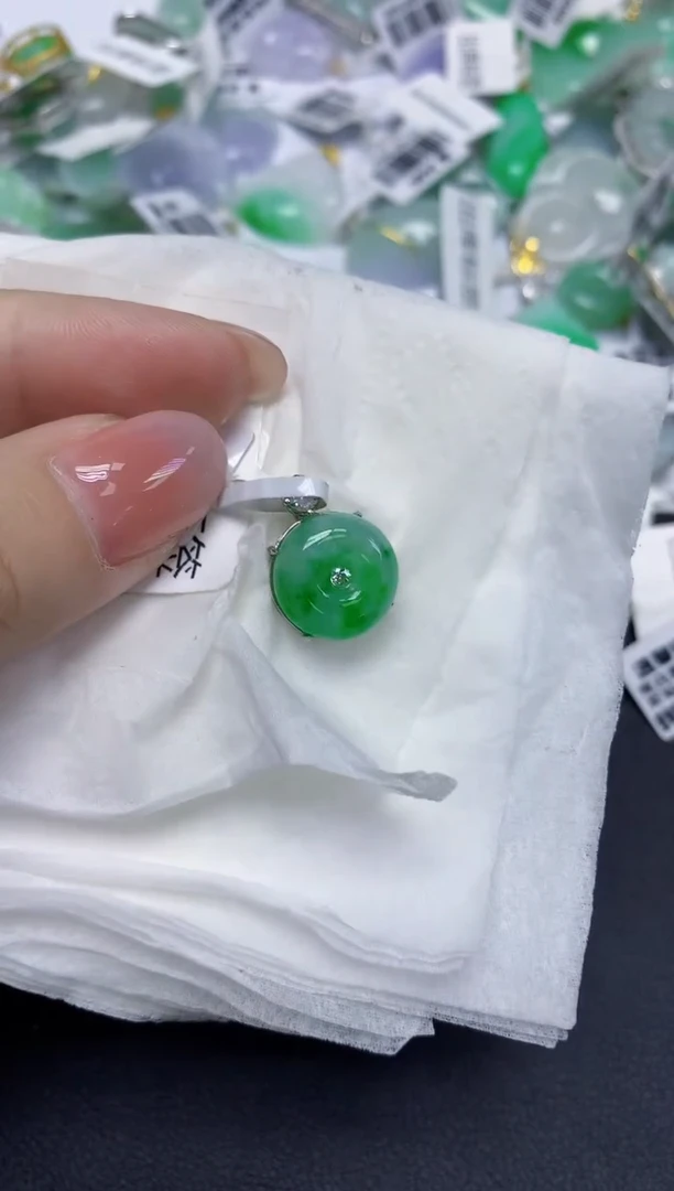 颈饰未镶嵌翡翠天然缅甸翡翠A货多样性发一件