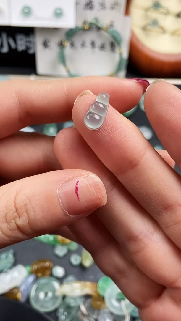 【闪购商品】翡翠吊坠(不含链)未镶嵌福豆~默认裸石发货