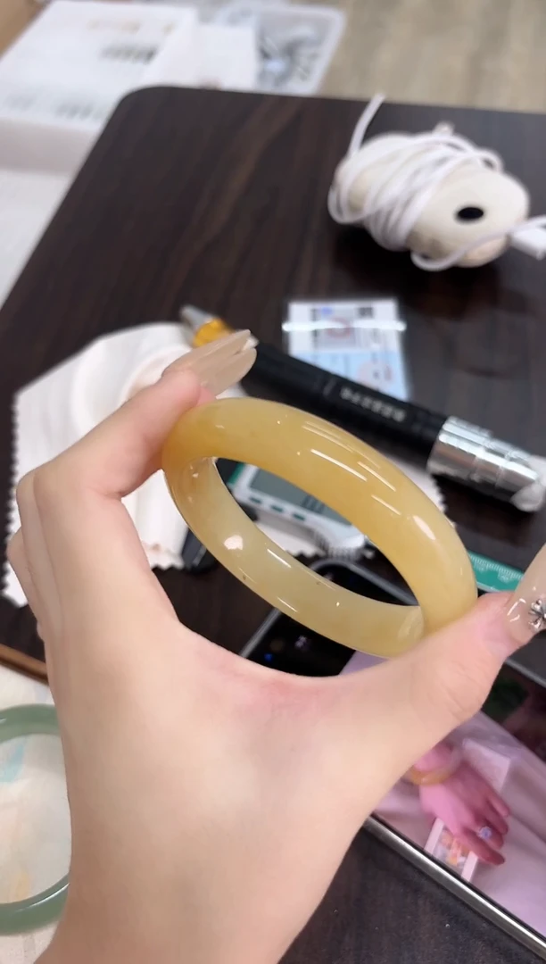 未镶嵌手镯石英质玉62-63HU