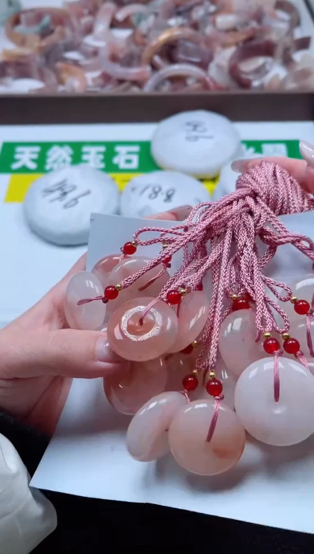 【闪购商品】石英质玉手镯未镶嵌平安扣