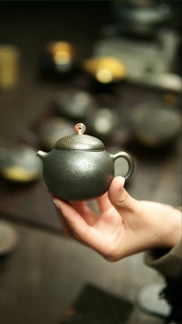 【闪购商品】潘正老紫泥涟漪小壶