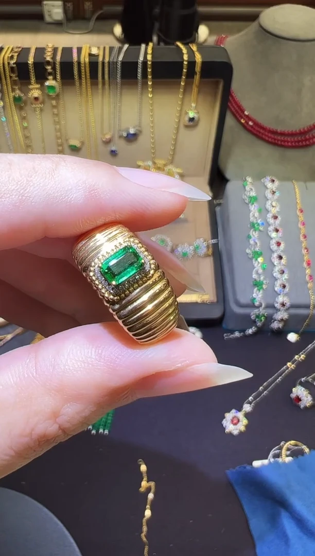 18K金镶嵌戒指祖母绿0.45ct