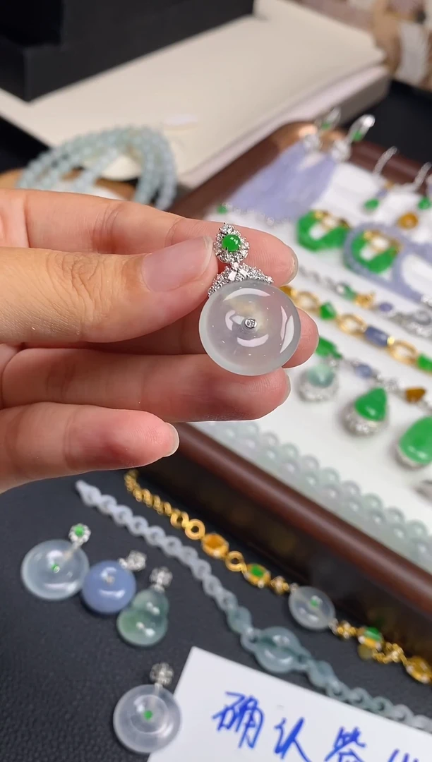 翡翠未镶嵌吊坠(不含链)1