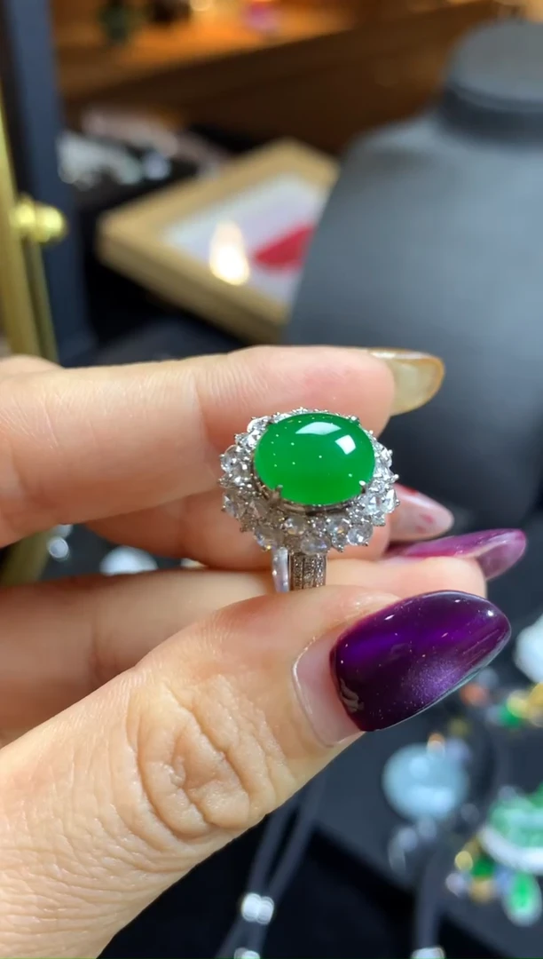 颈饰18K金镶嵌翡翠翡翠戒指