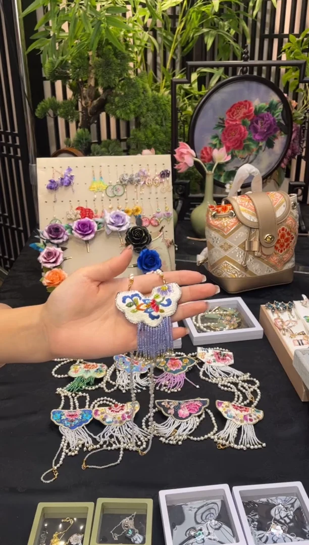 织绣星****运非遗苏绣手工饰品