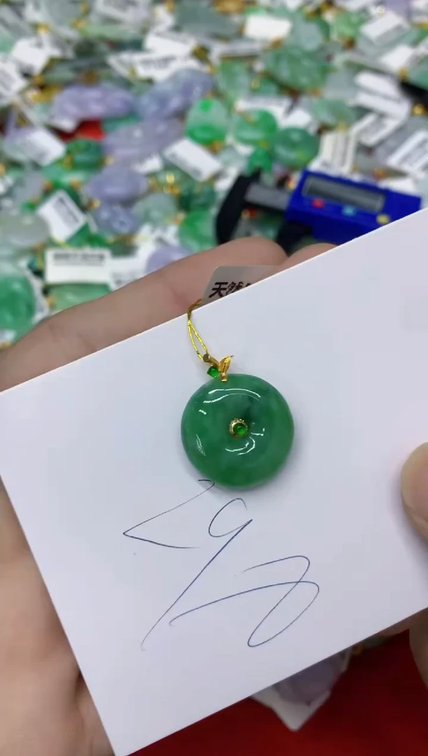 翡翠18K金镶嵌颈饰11111111111