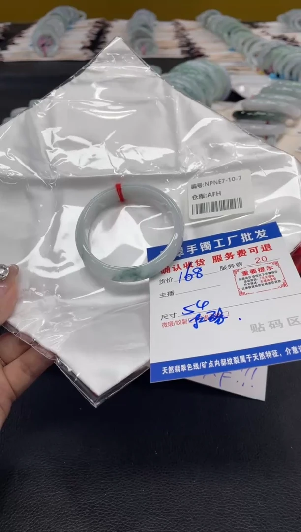 未镶嵌手镯翡翠?翡翠手镯