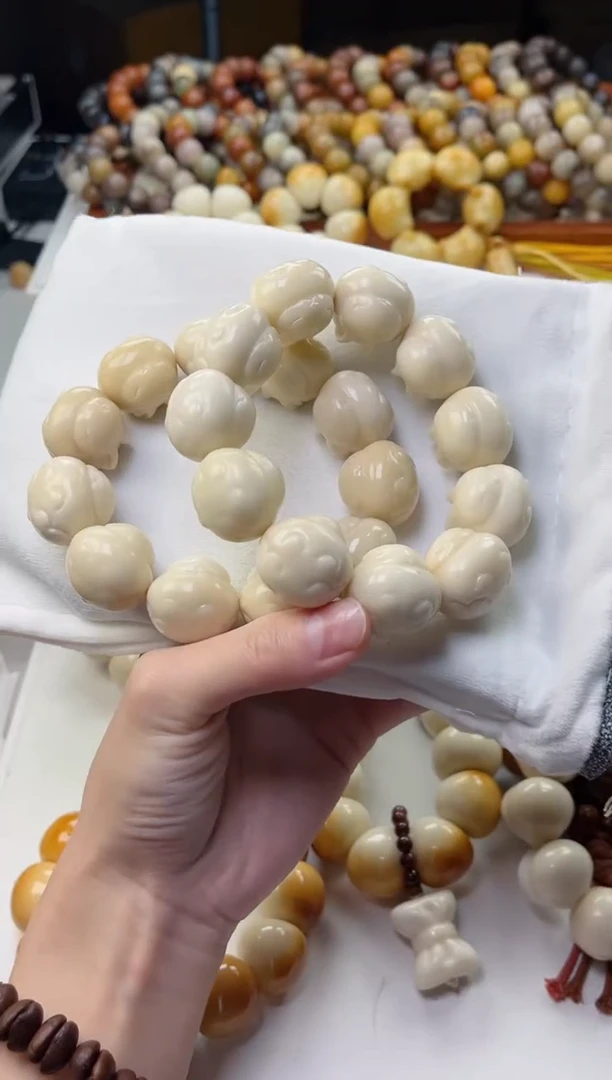 手串菩提根/象牙果象牙果兔兔20*22瑕疵不补