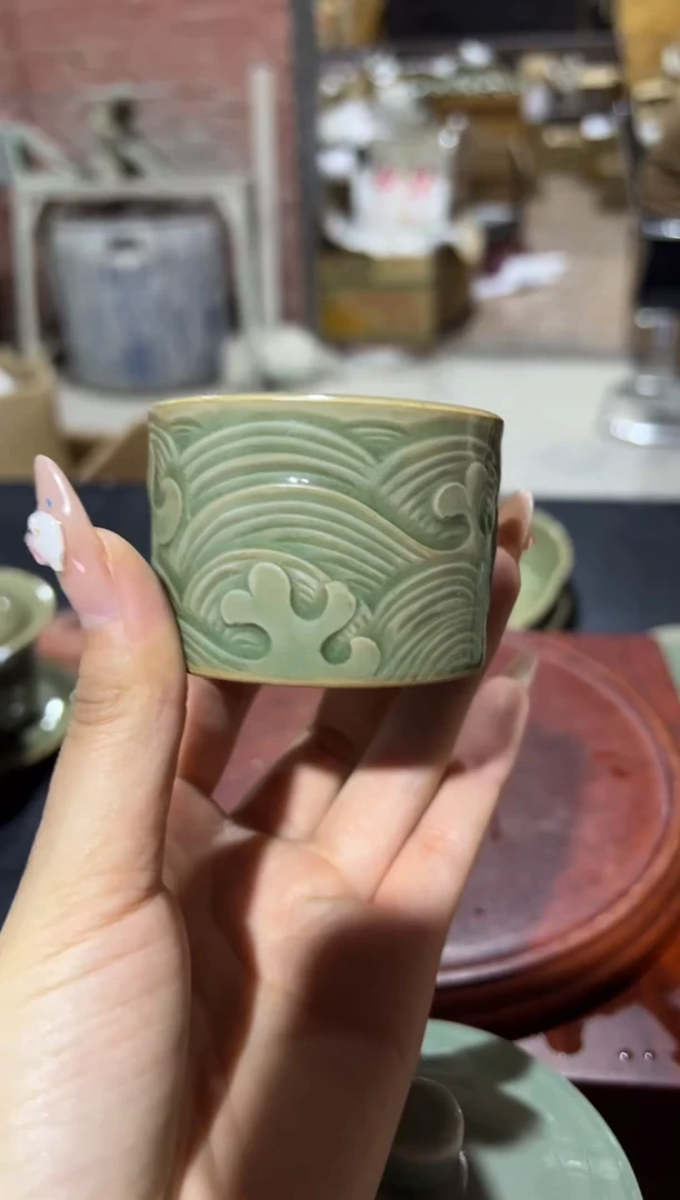 微瑕耀州窑海水纹扳指杯