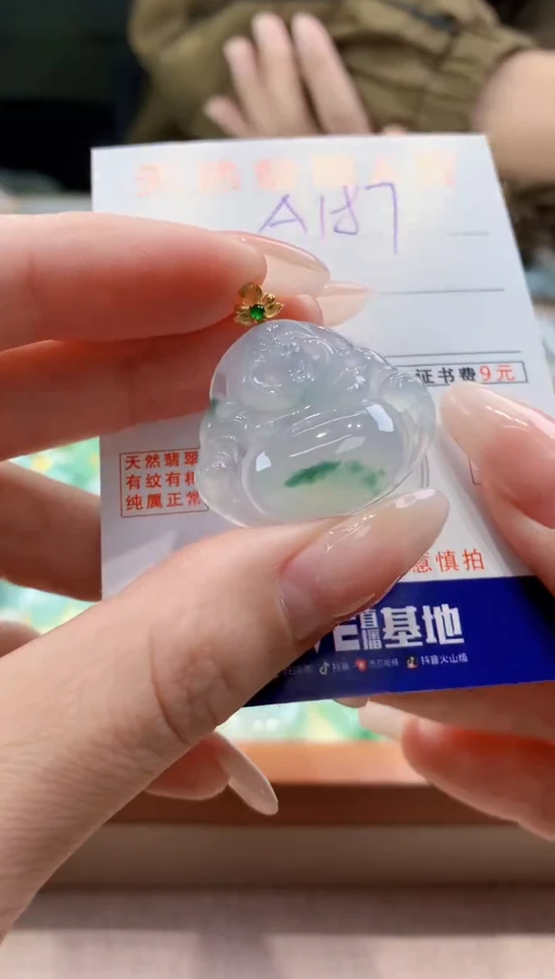 翡翠18K金镶嵌颈饰天然缅甸a货翡翠