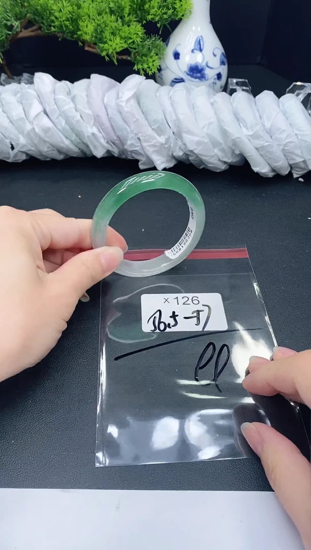 未镶嵌手镯翡翠126