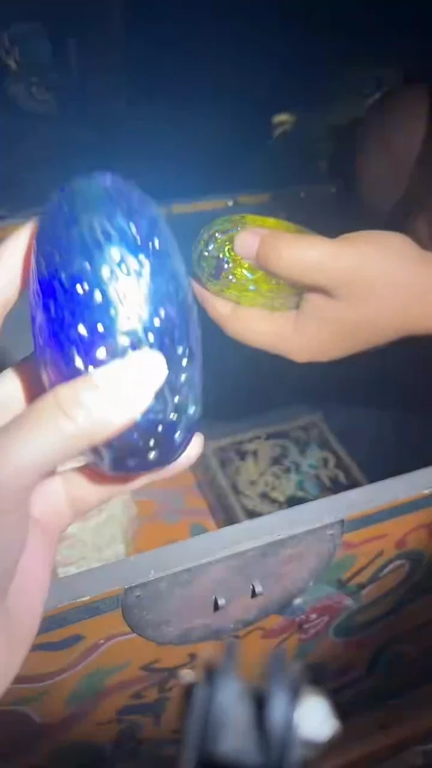 和田玉未镶嵌挂件1个..其中一个发