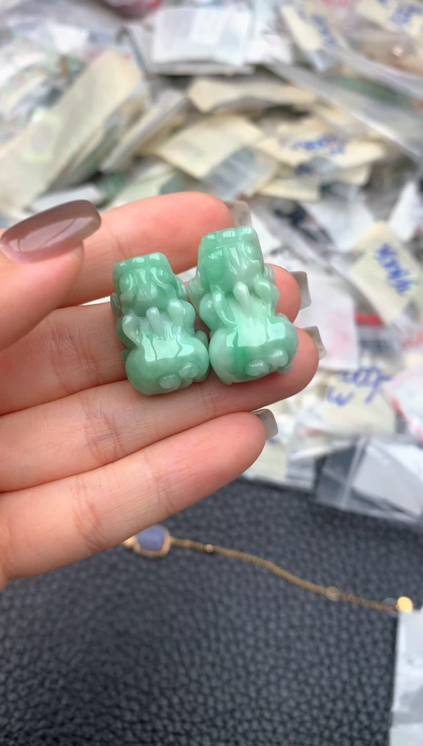 未镶嵌挂件翡翠—