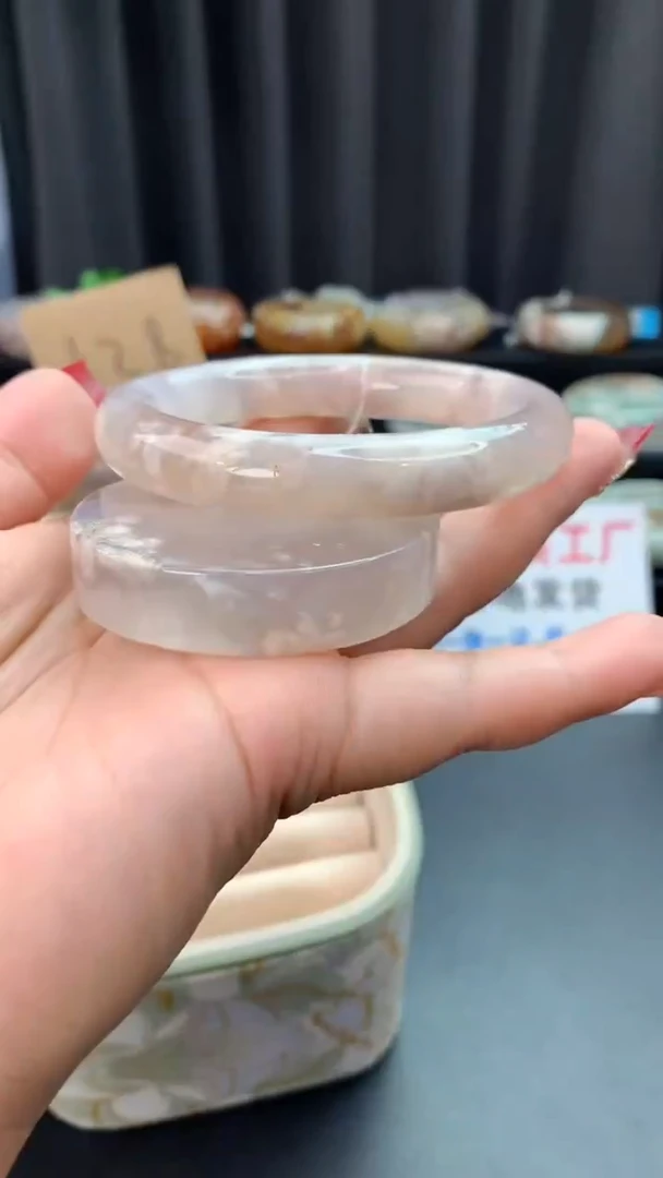 未镶嵌手镯石英质玉（56圈口）赠送镯心