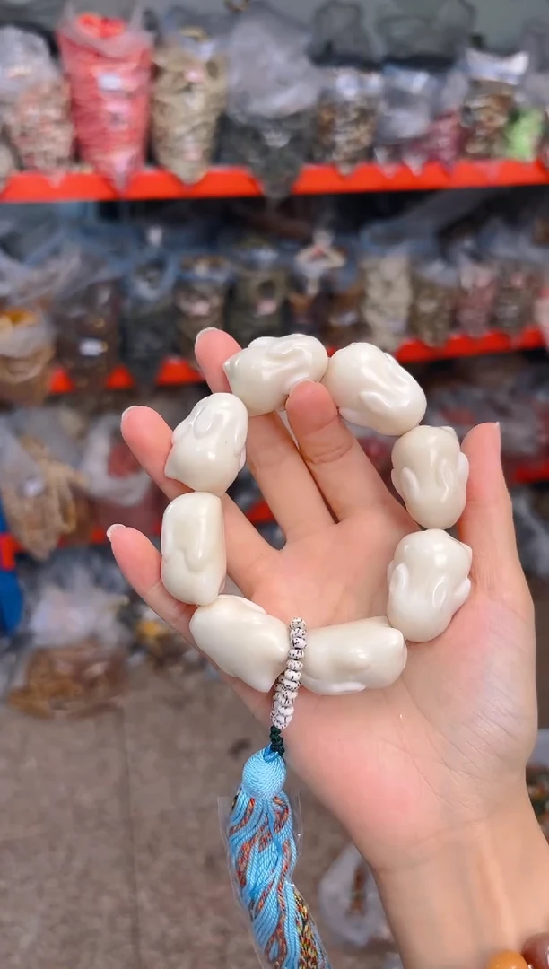 吊坠菩提根/象牙果白色趴趴兔小手持