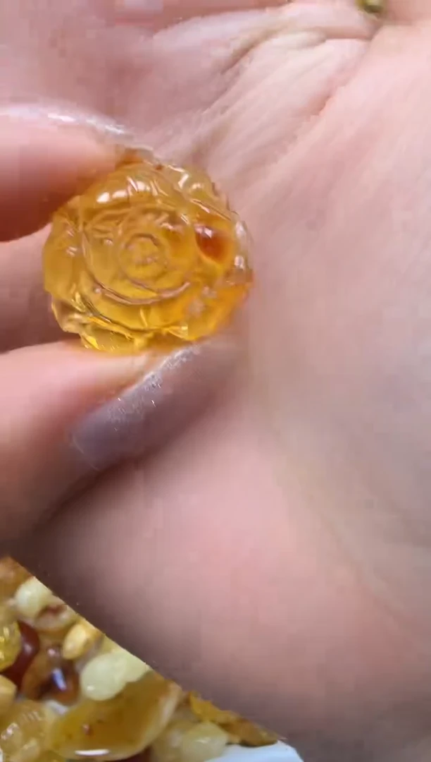 裸石琥珀未镶嵌如图