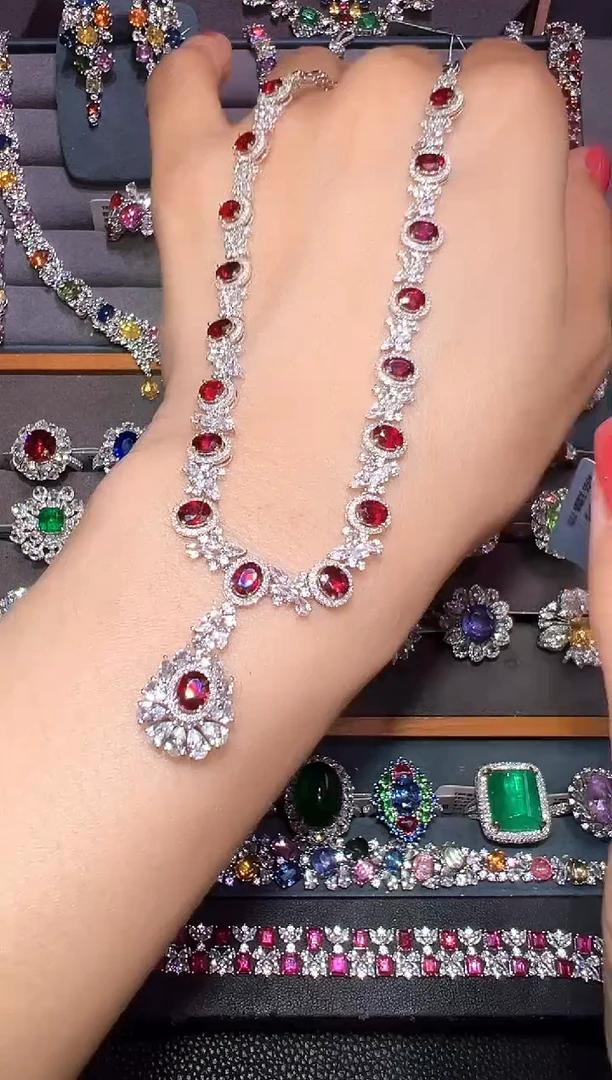 18K金镶嵌AIGS无烧鸽血红红宝石项链