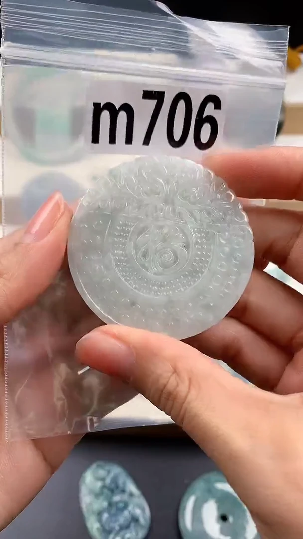 颈饰未镶嵌翡翠天然翡翠吊坠挂件