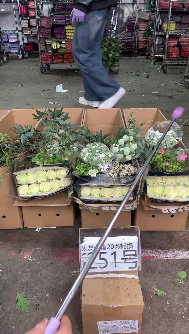 251号♥中通含20%耗损发一箱鲜花