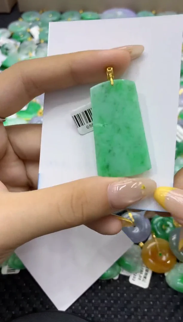 颈饰未镶嵌翡翠天然缅甸翡翠A货