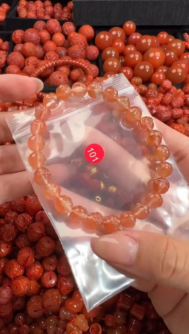 南红玛瑙未镶嵌颈饰1