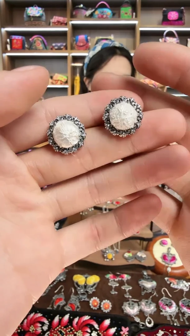 【闪购商品】织绣140蒙阿苏苗绣传承