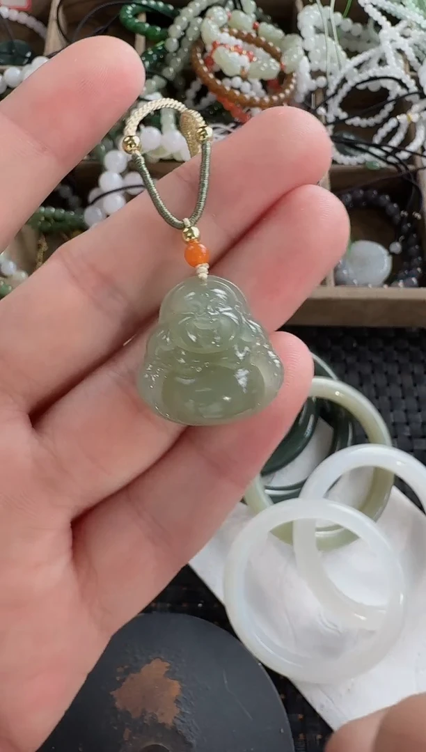 和田玉未镶嵌颈饰25冰低晴水佛公