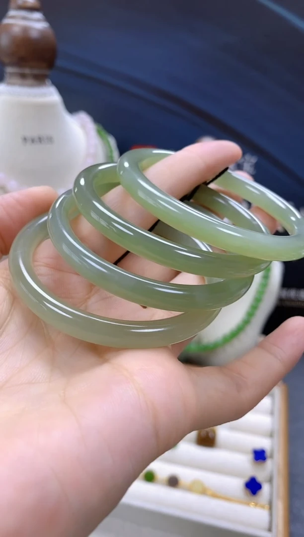 和田玉手镯未镶嵌多样性发一 不接受备注cg