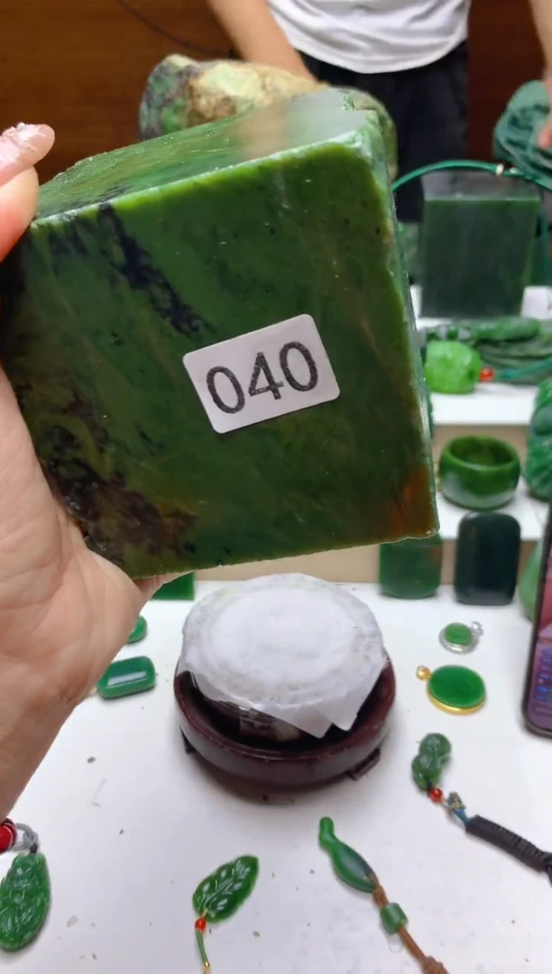 未镶嵌和田玉（碧玉）珠宝半成品1