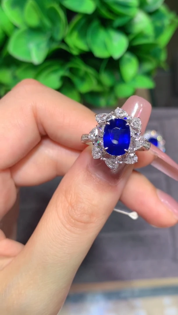 戒指蓝宝石18K金镶嵌3.02CT