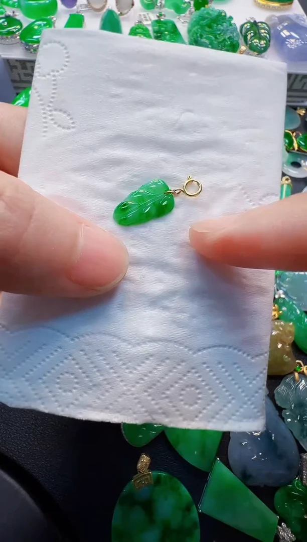 翡翠18K金镶嵌吊坠(不含链)200