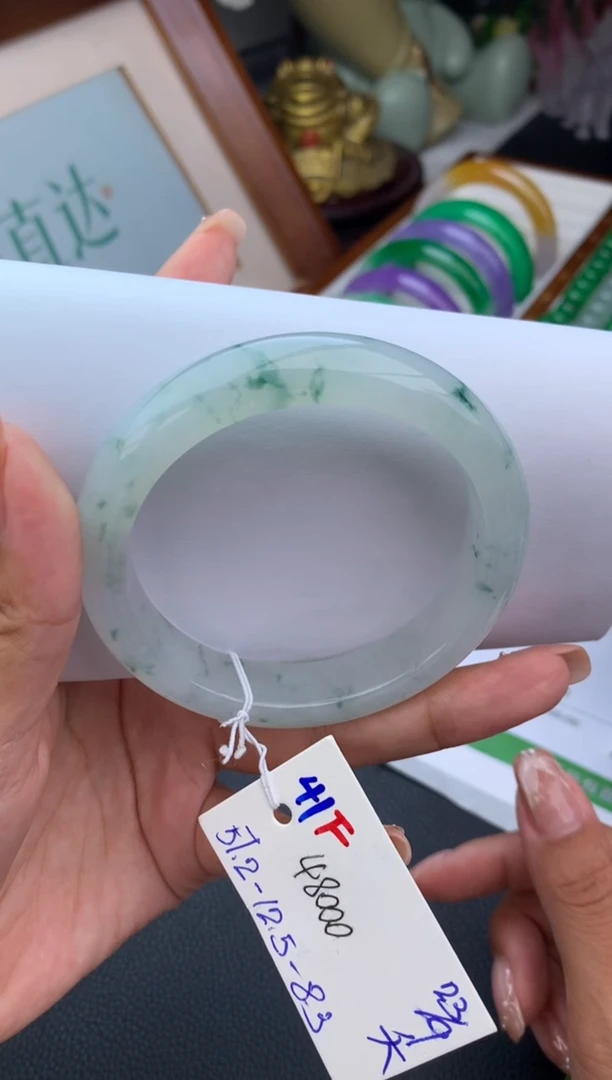 未镶嵌手镯翡翠月***?手镯