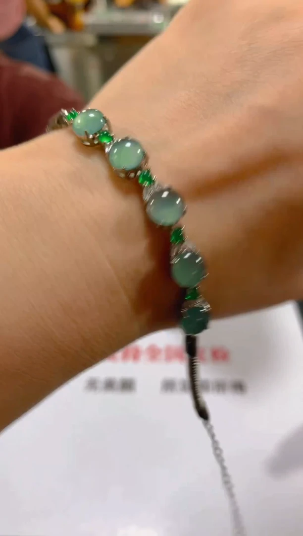 未镶嵌手链翡翠多样性发一