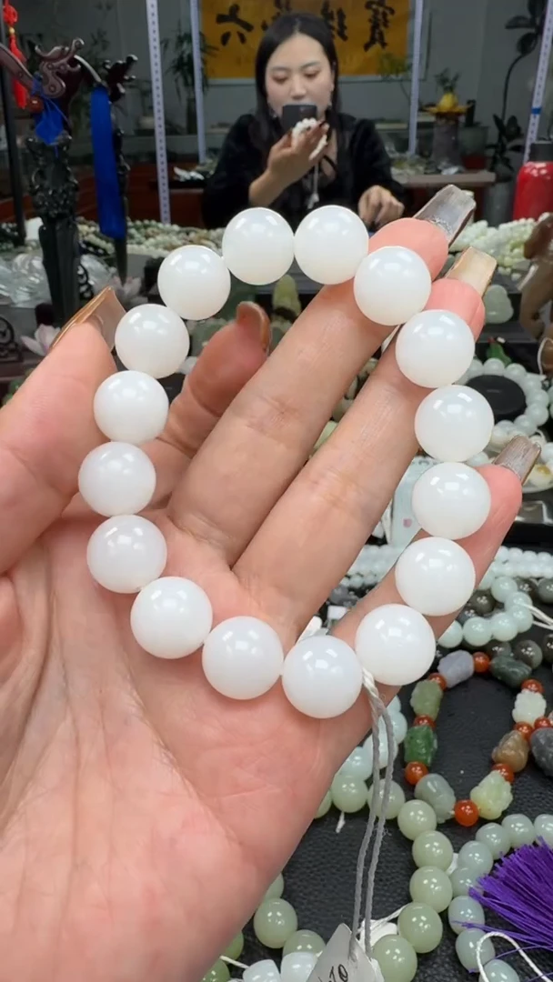 未镶嵌手串和田玉俄白玉卡13