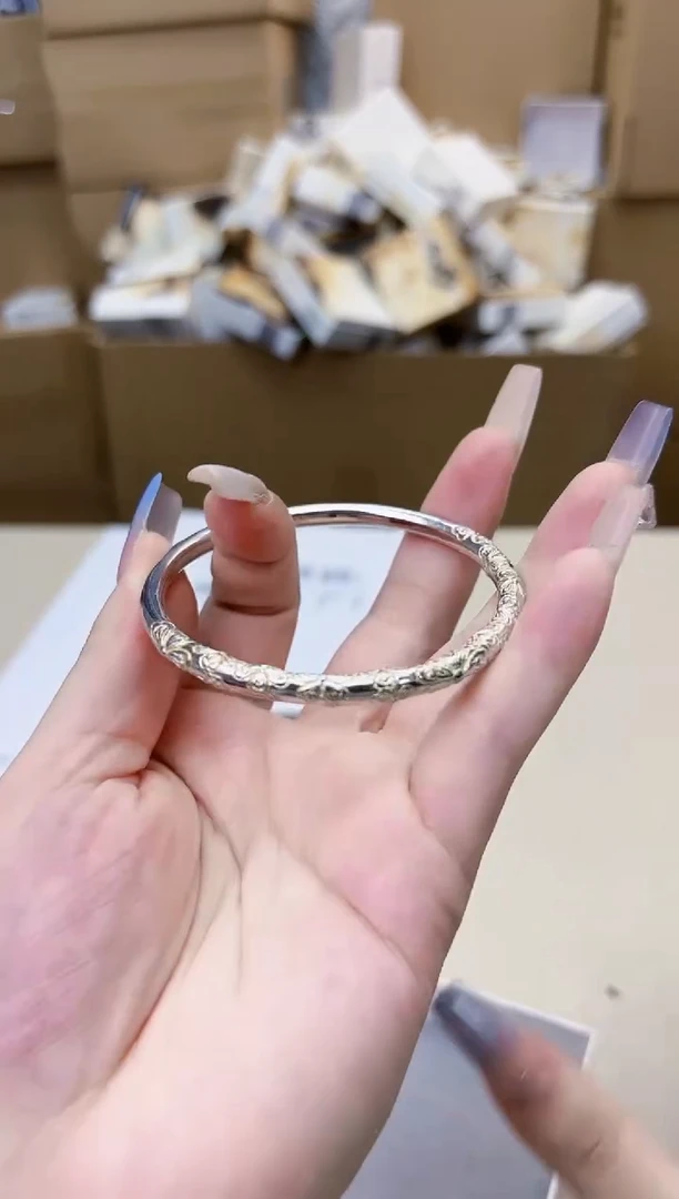 金属银色饰品YS11111111110371