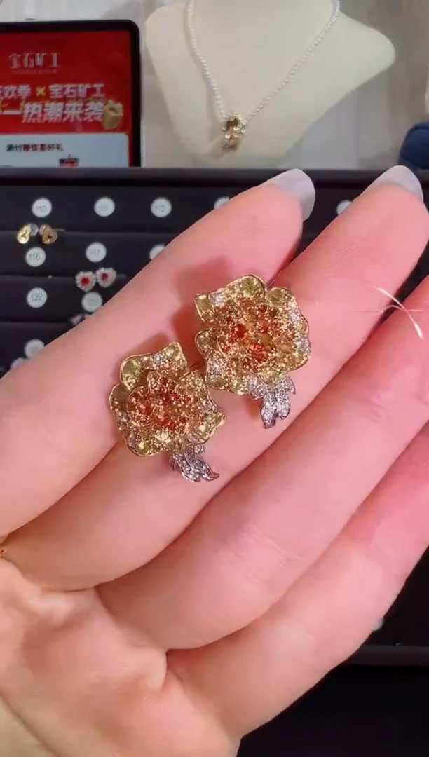 耳饰彩色蓝宝石18K金镶嵌BE12358#-W+Y#134