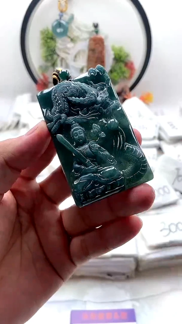 颈饰未镶嵌翡翠虚空藏