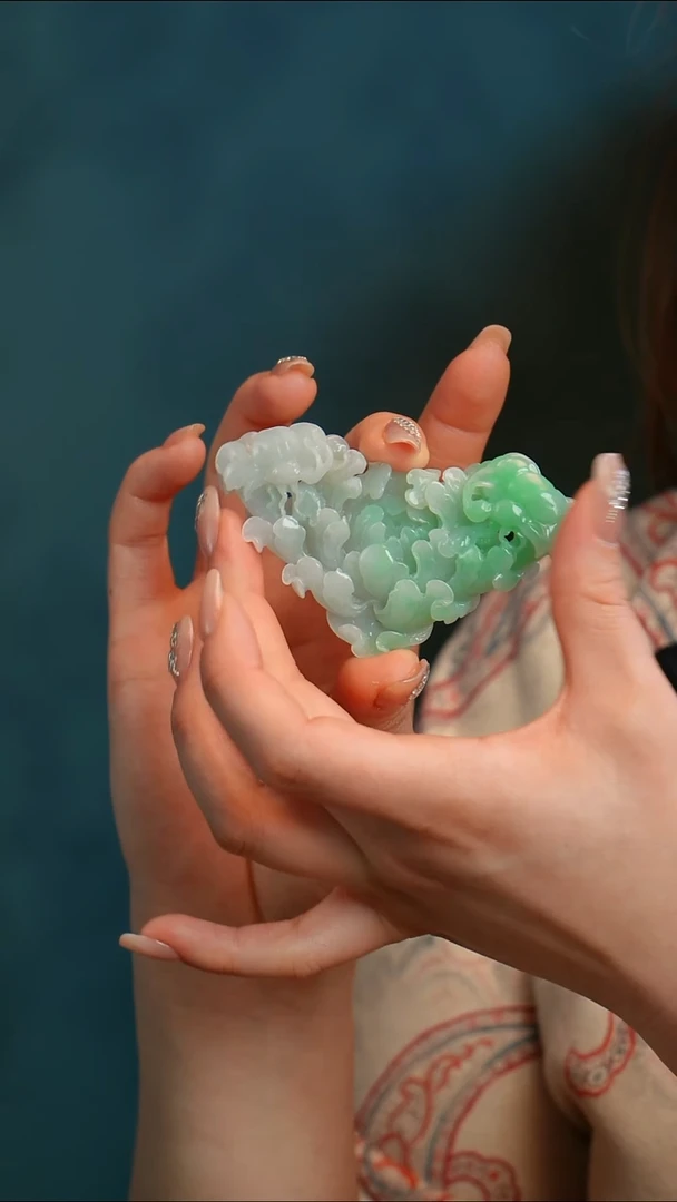 【闪购商品】翡翠颈饰未镶嵌花开富贵