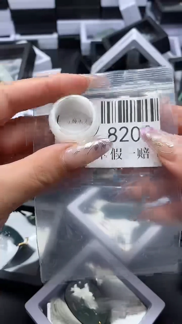 吊坠(不含链)未镶嵌翡翠8200