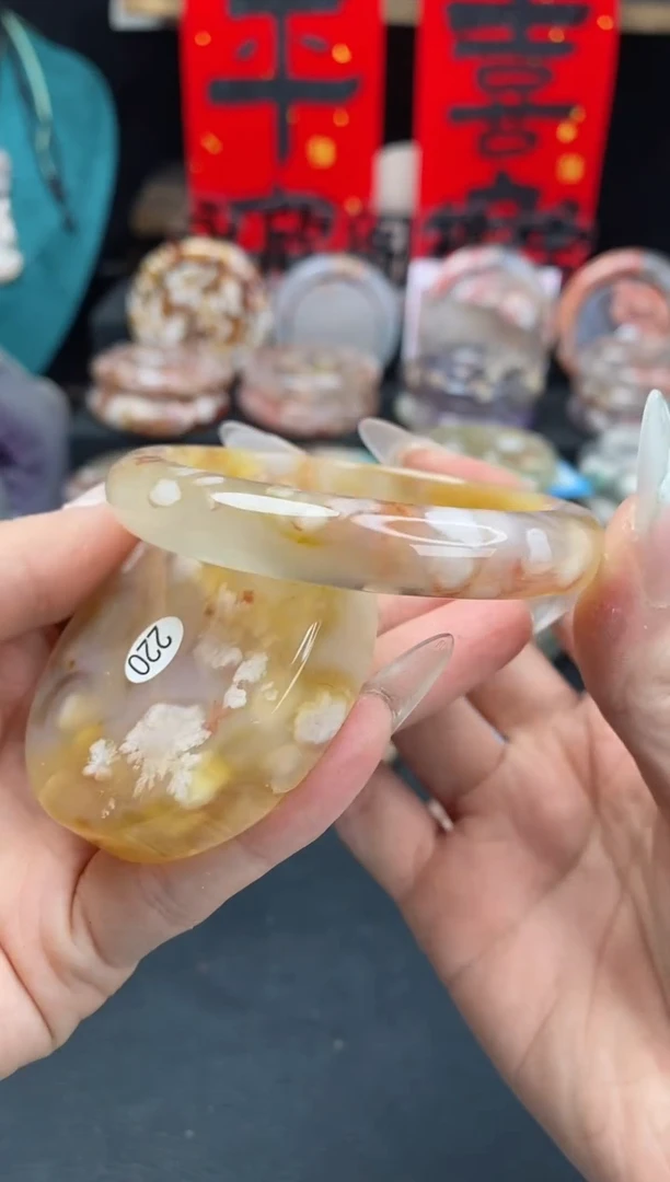 【闪购商品】石英质玉手镯（圆镯）未镶嵌56