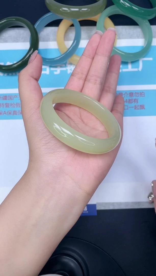 未镶嵌手镯石英质玉148-58