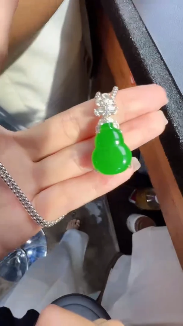 定制翡翠未镶嵌翡翠A货有轻微色差属于正常现象，葫芦1